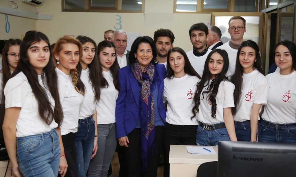 Salome Zurabişvili Kvemo-Kartli regionunda gürcü dilinin öyrənilməsi məsələsi ilə maraqlandı