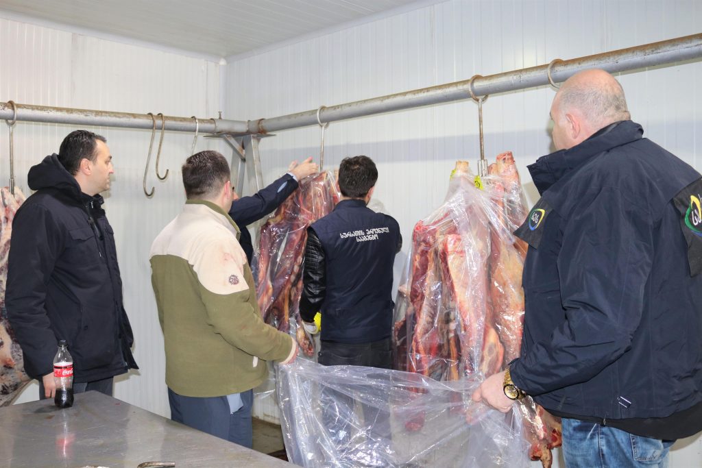 Национальное агентство продовольствия опечатало до одной тонны мяса в Тбилиси, которое будет уничтожено