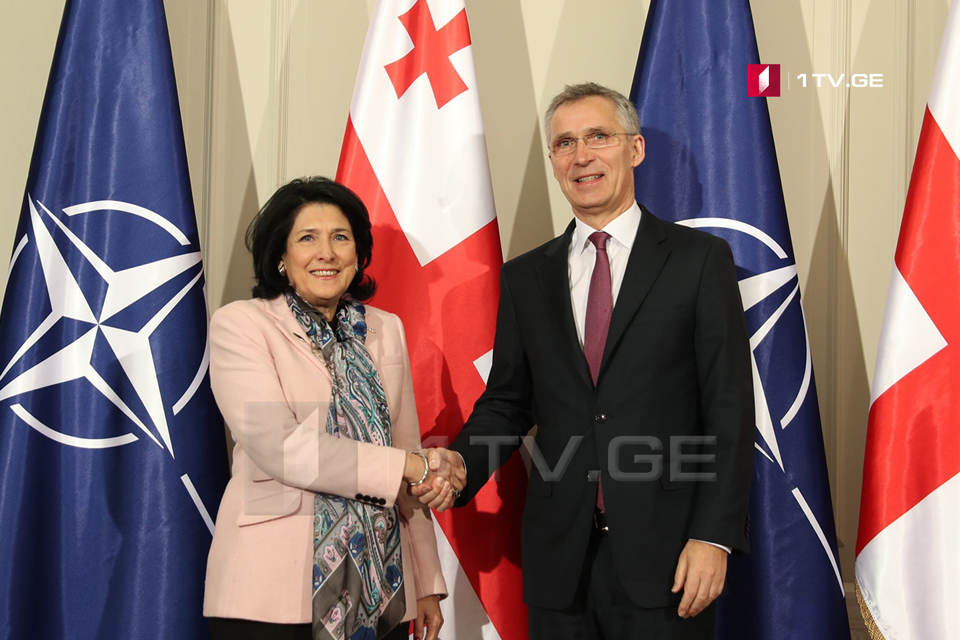 Президент Грузии принимает в резиденции на улице Атонели генсека НАТО