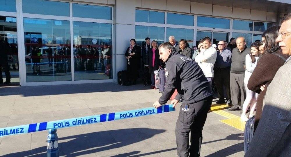 В Турции представитель службы безопасности аэропорта открыл огонь по сотруднику
