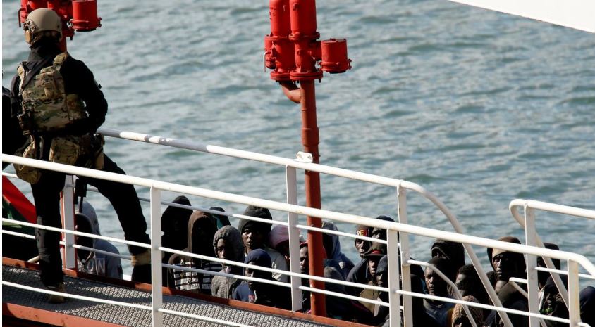 В Средиземном море мигранты захватили корабль, который их спас