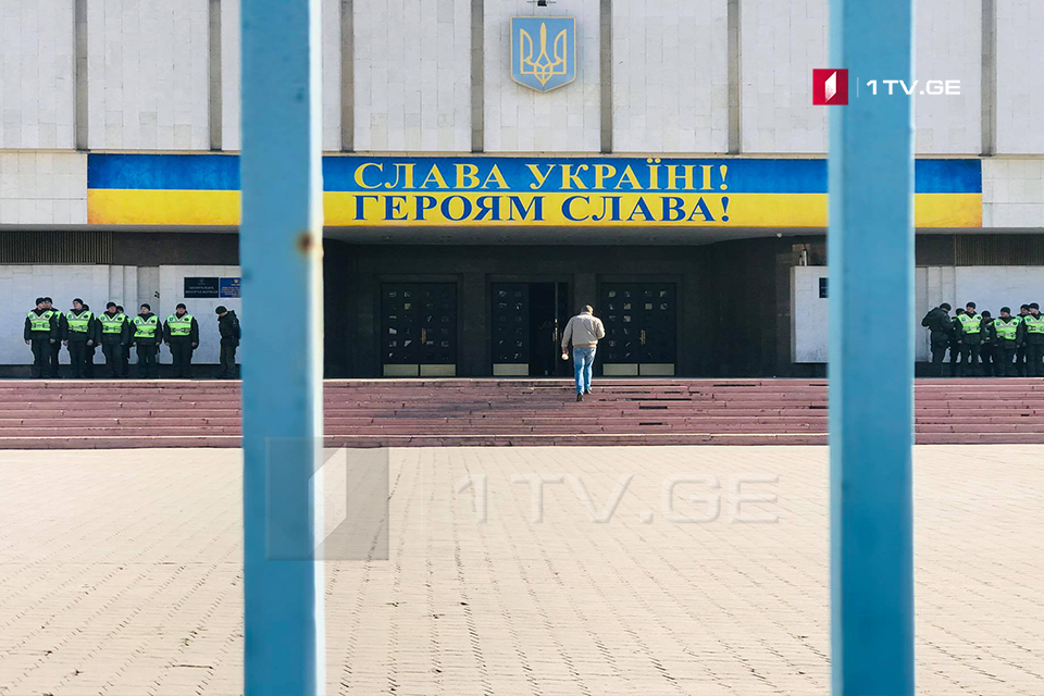 В Украине проходят президентские выборы (фото)