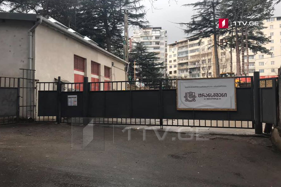 На месте, где два человека стали жертвами несчастного случая, на проспекте Чавчавадзе строительные работы приостановлены