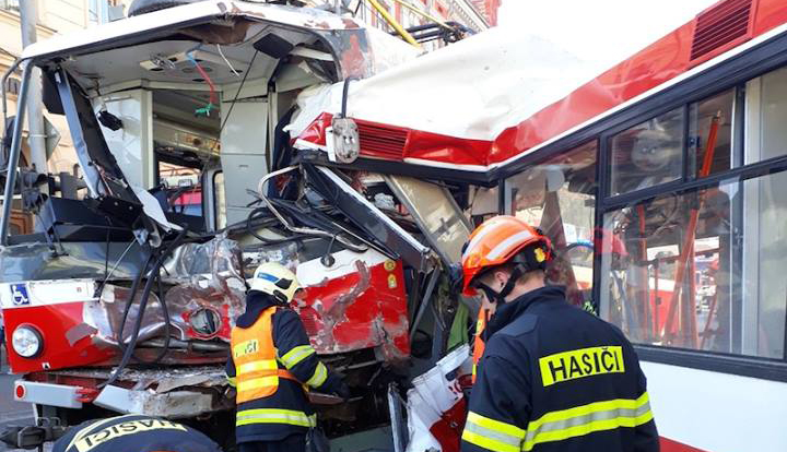 Çexiyada tramvay və trolleybusun toqquşması nəticəsində 40 nəfər xəsarət aldı