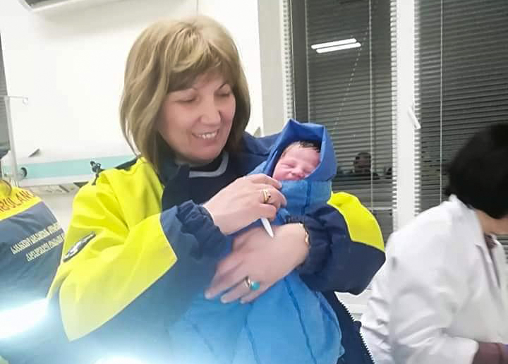 Женщина родила в машине скорой медицинской помощи в Чкороцку
