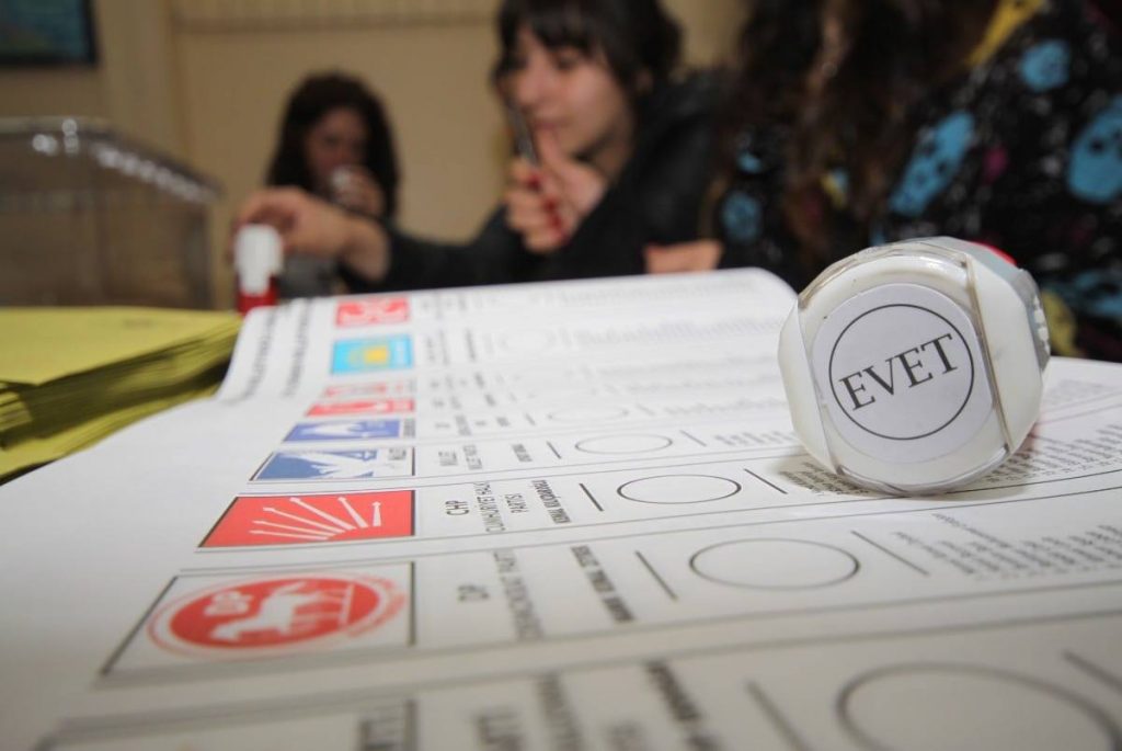 Избирательная комиссия Турции начала пересчет бюллетеней в восьми округах Стамбула