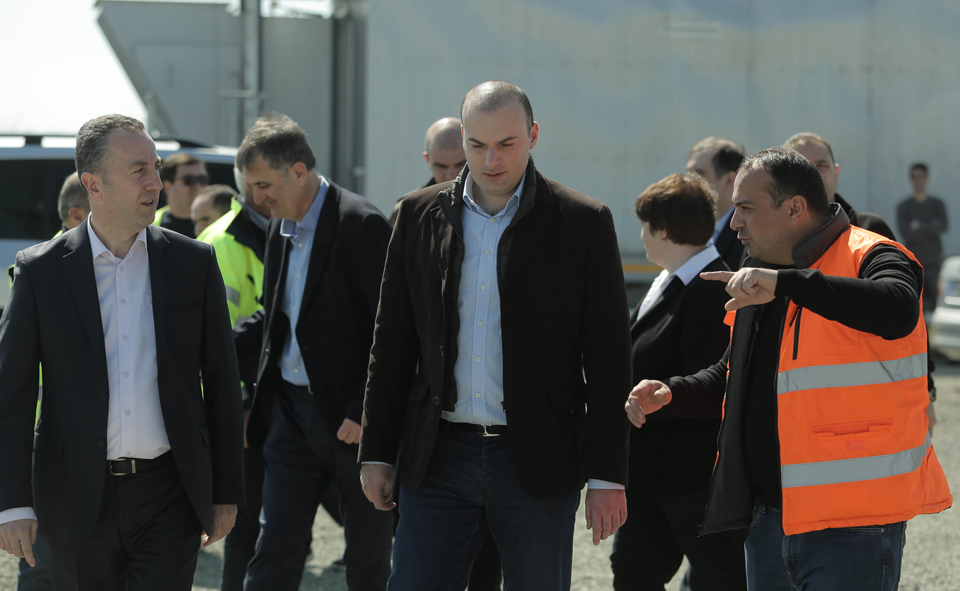 Премьер-министр в Озургети осмотрел асфальтный завод в селе Двабзу