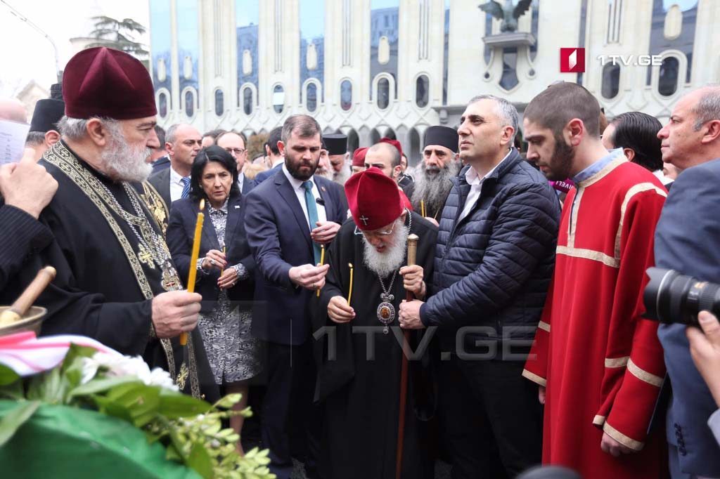 Илия Второй и Саломе Зурабишвили почтили память погибших 9-го апреля (фото)