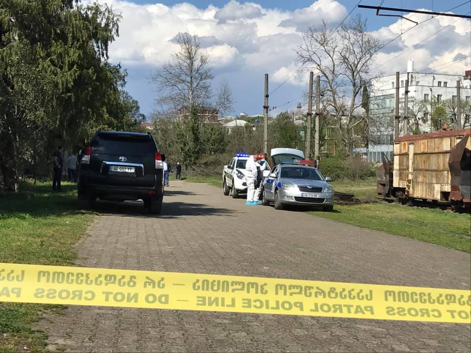 В Кутаиси около железнодорожного вокзала обнаружено тело умершего человека