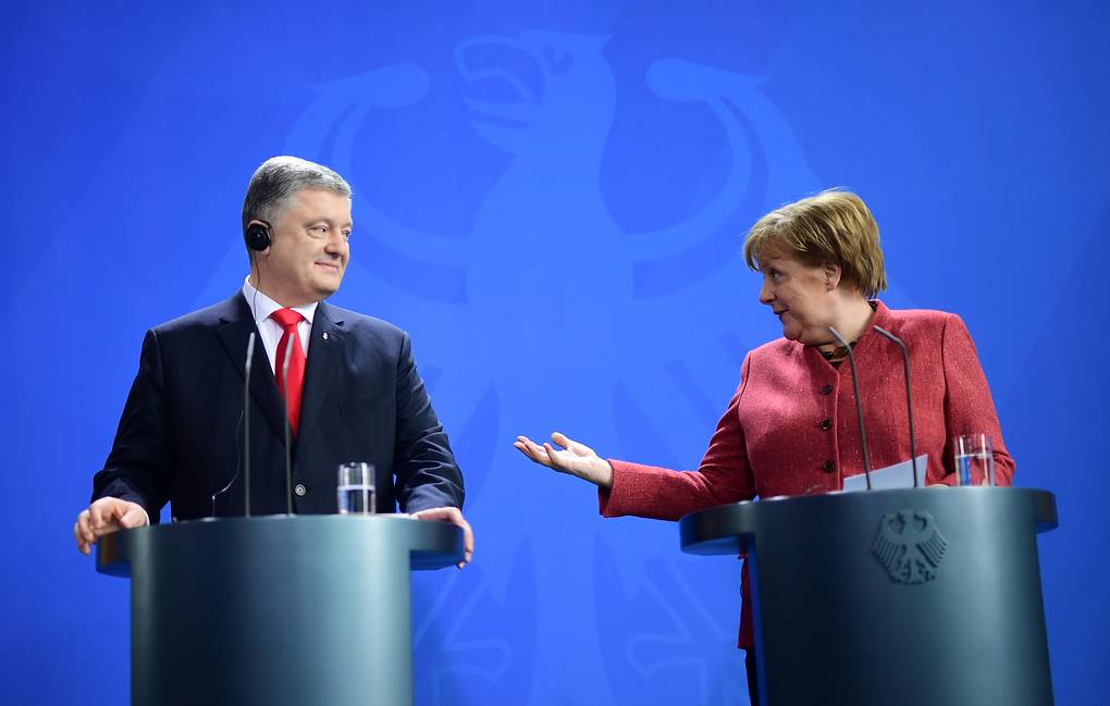 Ангела Меркель и Петр Порошенко поддержали инициативу о введении пасхального перемирия на Донбассе с 18 апреля