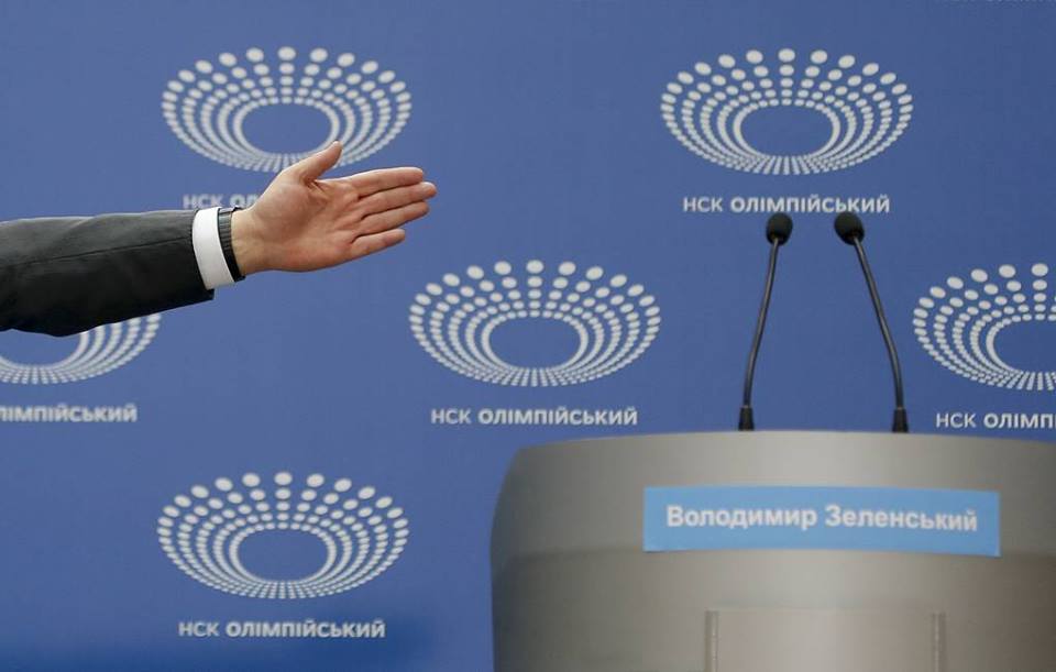 Владимир Зеленский не пришел на дебаты с Петром Порошенко
