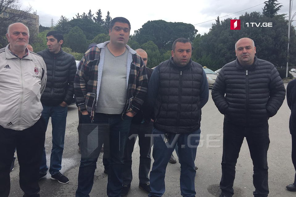 По заявлению инициативной группы водителей такси, они достигли соглашения по нескольким вопросам с мэрией Тбилиси