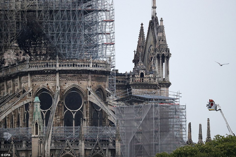 Փարիզի Աստվածամոր տաճարում հրդեհն ամբողջովին մարված է