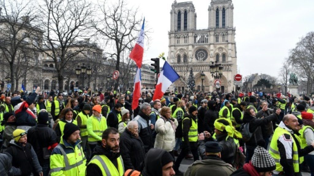 60 тысяч правоохранителей будут защищать безопасность на акциях «желтых жилетов» во Франции