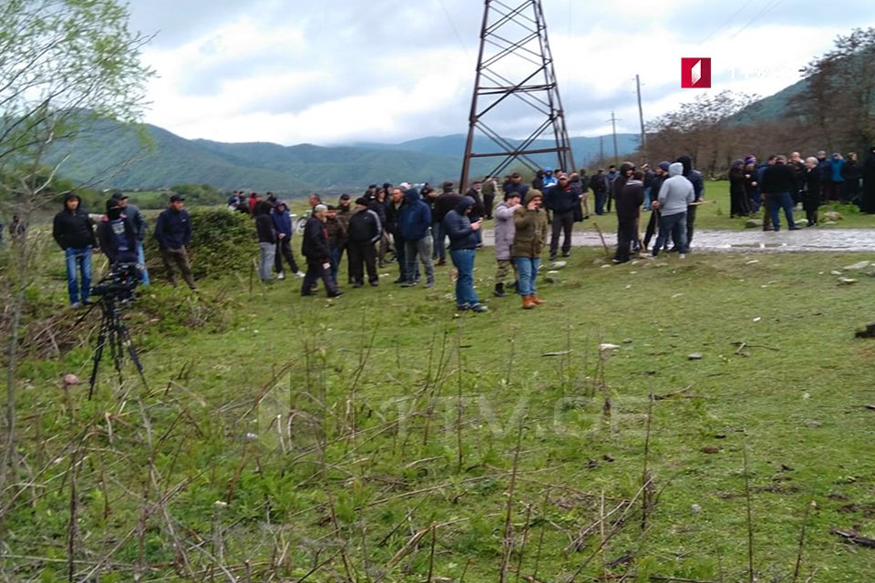 Ситуация в Панкисском ущелье разрядилась, часть участников акции протеста поехала на переговоры в Телави