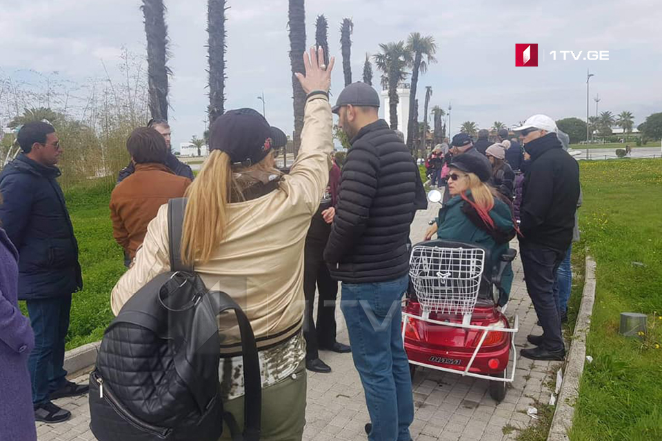 Два туриста пострадали в результате столкновения с электромобилем на Батумском бульваре