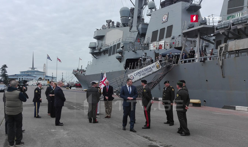 Официальная церемония приема проходит на американском военном корабле в Батуми