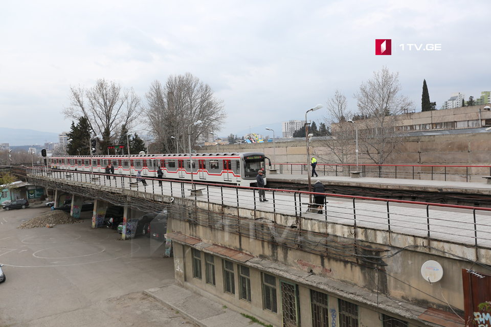Пожар на поврежденных электропроводах на открытом участке станции метро «Гоциридзе» ликвидирован