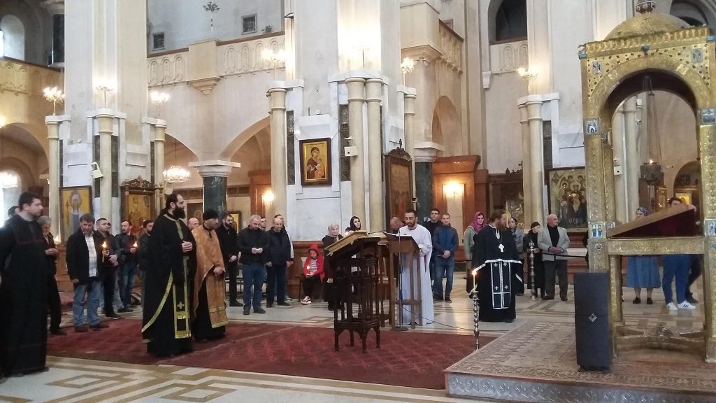В Кафедральном соборе Пресвятой Троицы готовятся к ритуалу снятия тела Христова с креста