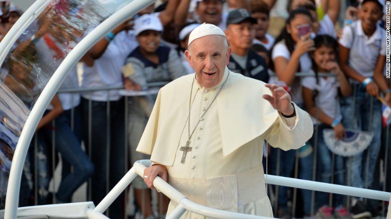Папа Римский перечислил 500 000 долларов на оказание помощи мигрантам, скопившимся на границе Мексики и США