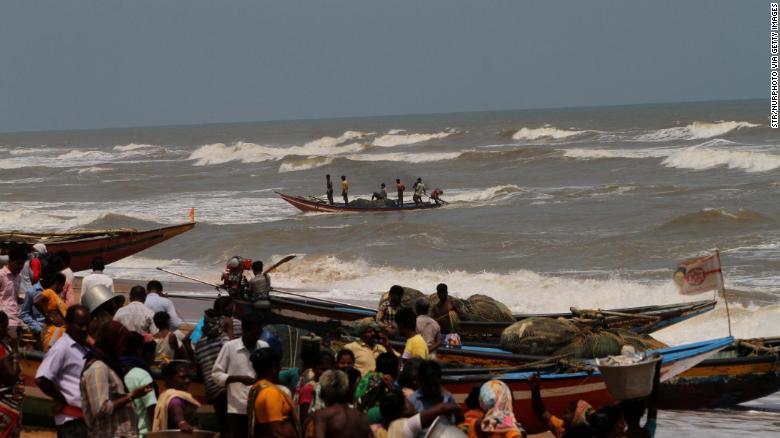 Из-за тропического циклона в Индии правительство осуществило эвакуацию до миллиона человек