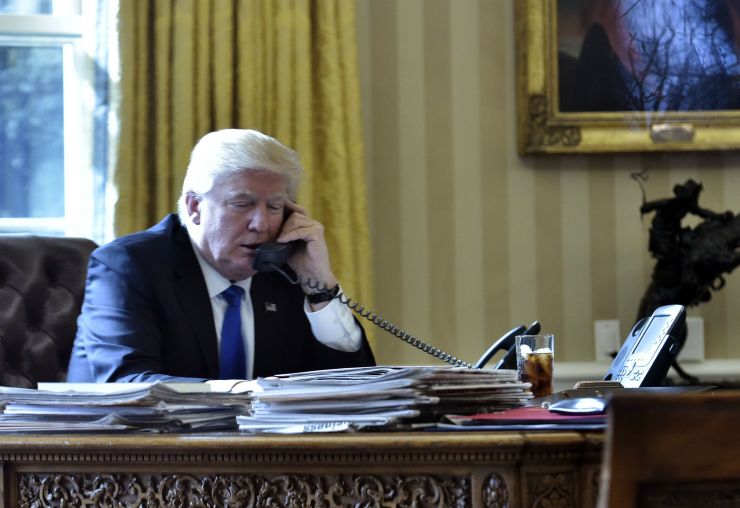 Дональд Трамп и Владимир Путин говорили по телефону больше часа