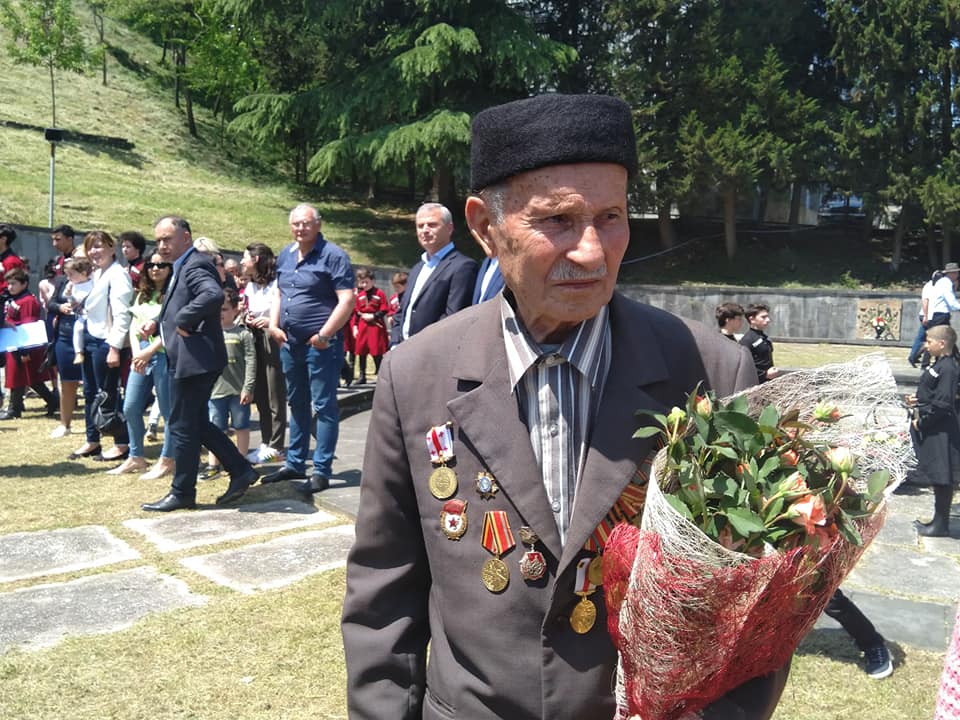 В Гурджаани возложили венки к памятнику Отцу солдата и мемориалу Неизвестного солдата
