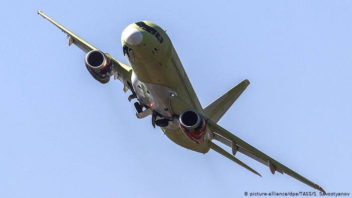 Пассажирский самолет "Sukhoi Superjet 100" принадлежащий "Аэрофлоту" был вынужден прекратить полет и вернуться в аэропорт Шереметьево