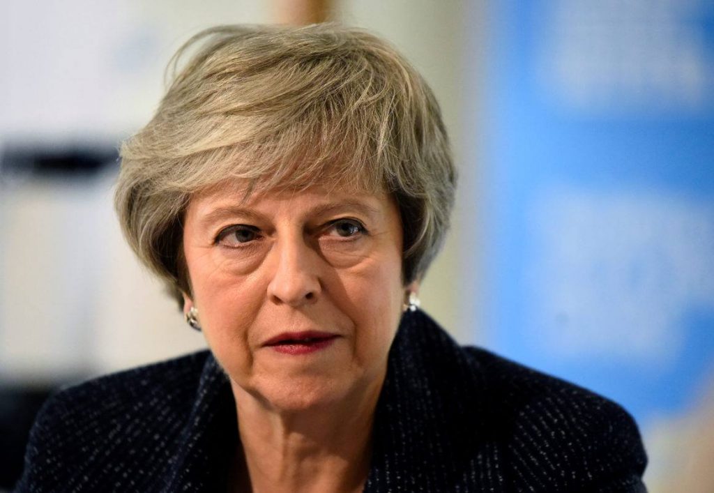 По данным "BBC", если план Терезы Мэй провалится в парламенте в начале июня, она покинет должность