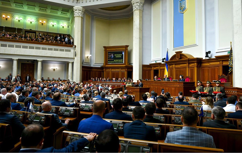 Украинский парламент не стал рассматривать законопроект инициированный Владимиром Зеленским о внесении изменений в избирательный кодекс