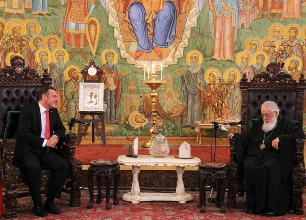 На встрече с послом Швейцарии Патриарх Грузии выразил желание, чтобы населению и духовным лицам позволили переходить на оккупированные территории