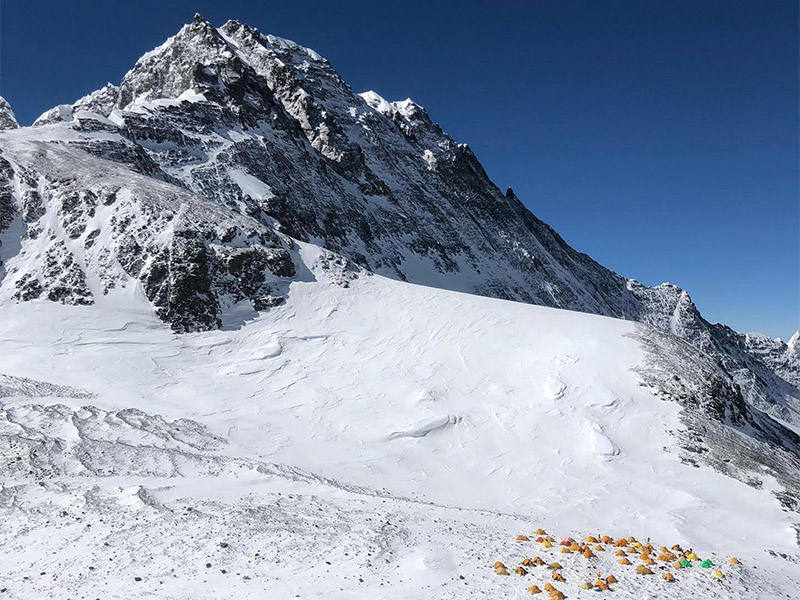 На Эвересте погибли двое альпинистов