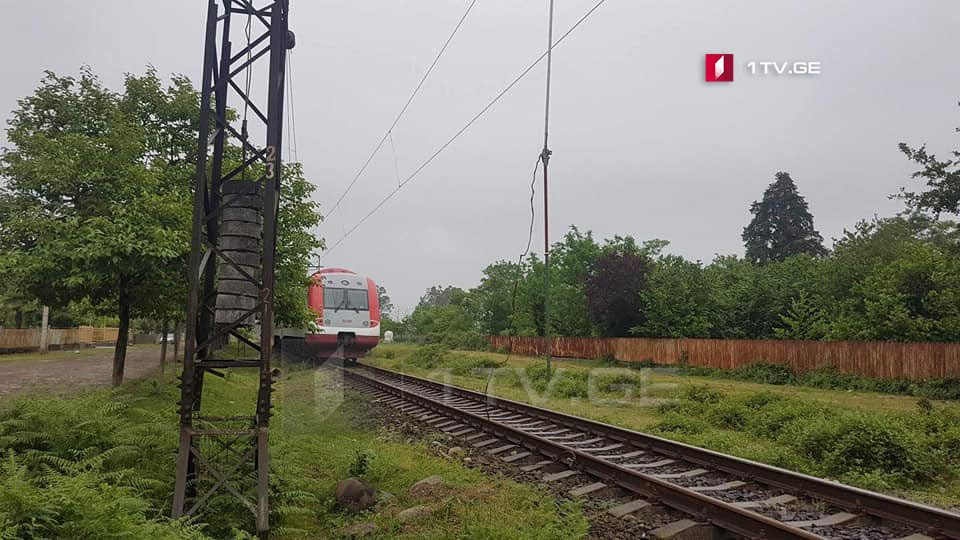 Движение поездов на центральной железной дороге Зугдиди-Тбилиси было парализовано на несколько минут