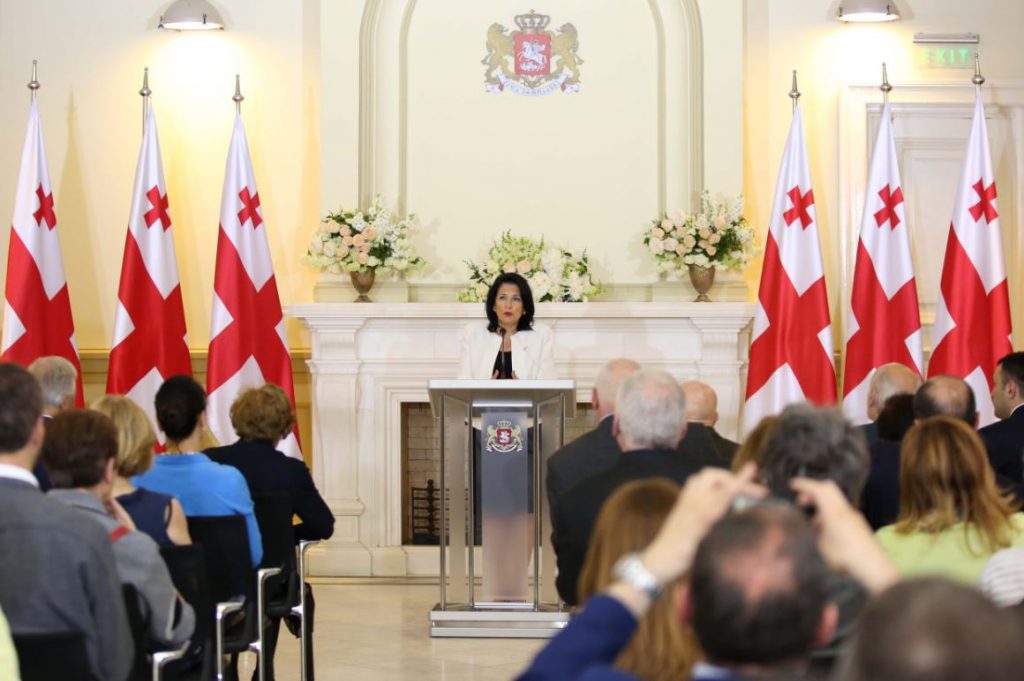 Саломе Зурабишвили наградила Нодара Натадзе и Гульнару Чапидзе