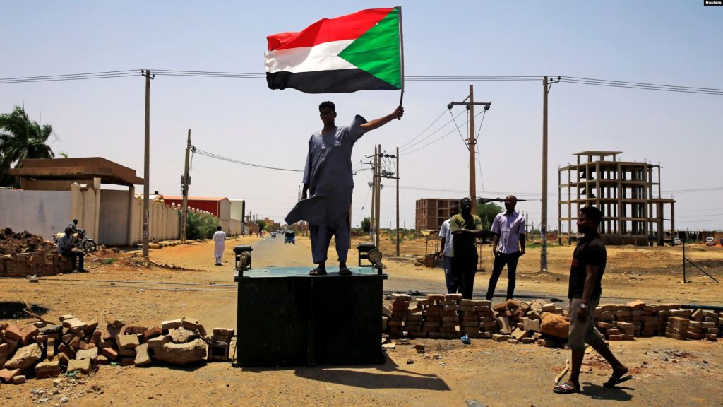 "Sky News Arabia" - ООН выводит часть персонала из Судана