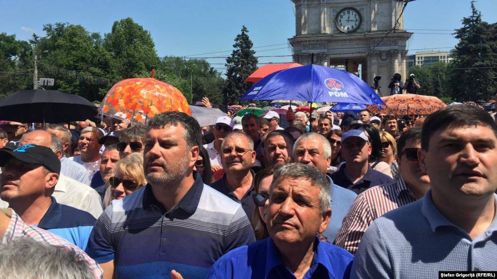 В Кишиневе проводит акцию «Демократическая партия», в которой участвует Павел Филип