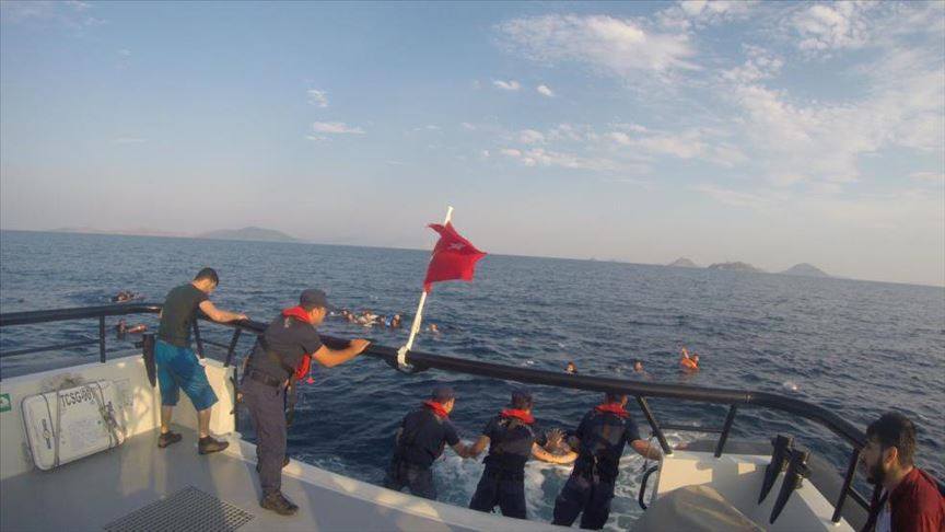У западного побережья Турции затонула лодка с мигрантами