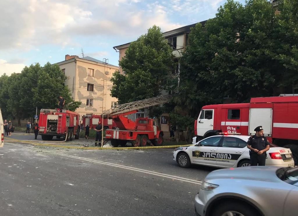 Служба по управлению чрезвычайными ситуациями распространяет официальную информацию о взрыве и пожаре на улице Автомшенебели в Кутаиси