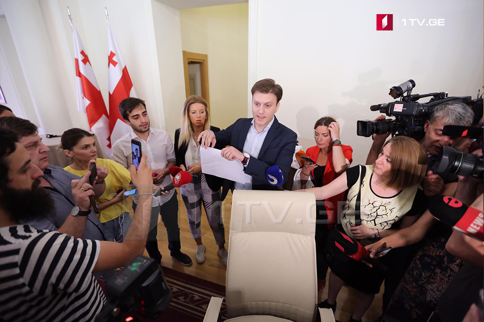 Вато Шакарашвили и Джаба Джишкариани требуют отставки председателя парламента