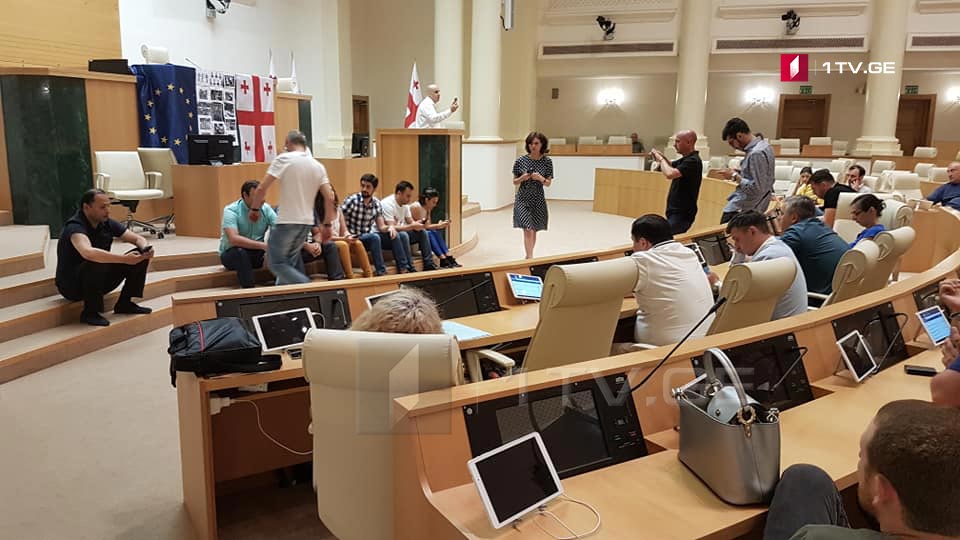 "National Movement" members blocked Session Hall of the Parliament