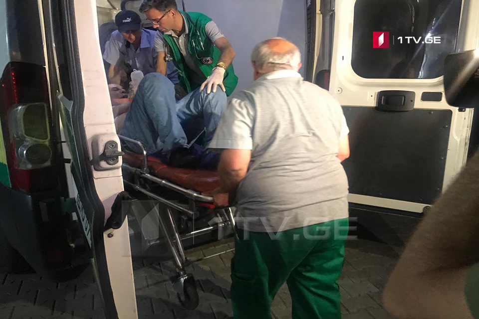 Трем пациентам, пострадавшим на акции у парламента проводят операцию в клинике Ингороква
