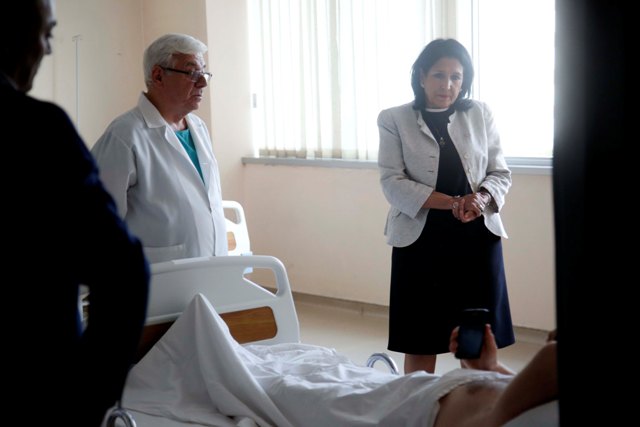 Саломе Зурабишвили навестила в клинике пострадавших