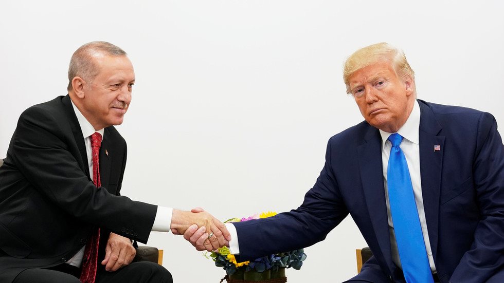 Дональд Трамп обсудил с Реджепом Тайипом Эрдоганом вопрос поставки в Турцию российского противоракетного комплекса "С-400"