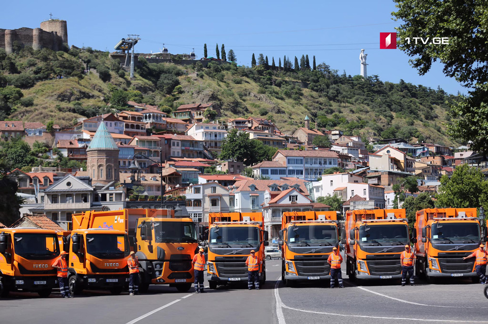 22 новых мусоровоза появятся в Тбилиси