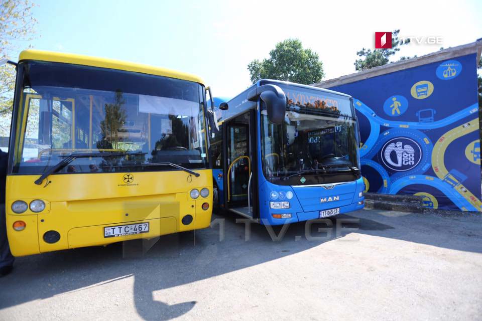 Municipal buses to transport passengers willing to attend Art Gen