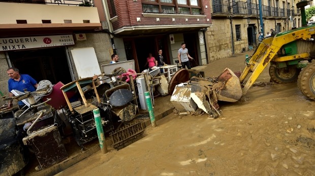 Сильный дождь вызвал наводнение в северных регионах Испании