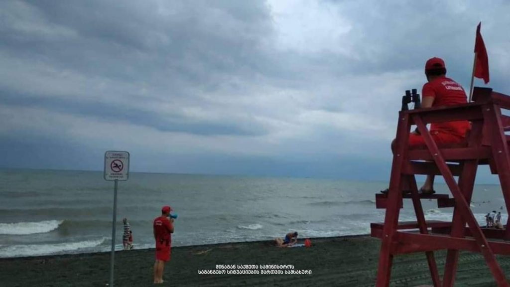 Rescuers save 17 people at Black Sea coast
