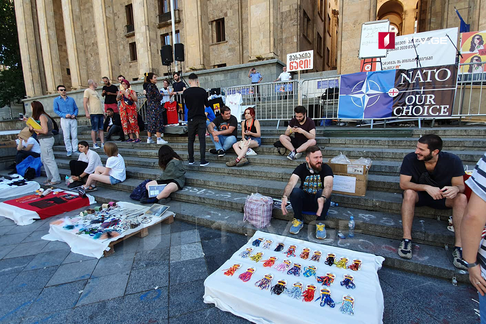 Exhibition-sale of various items is being held at Rustaveli Avenue in Tbilisi