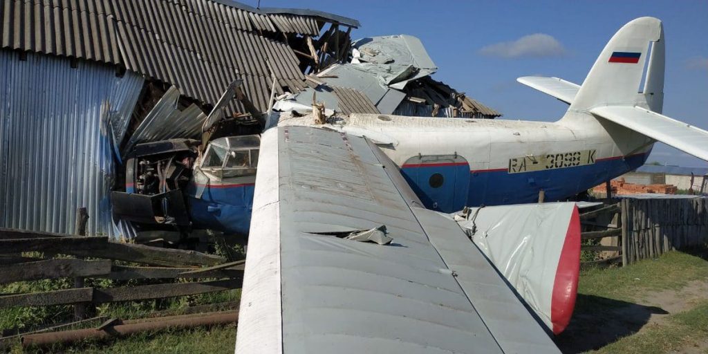 Легкомоторный самолет упал на жилой дом в Чечне