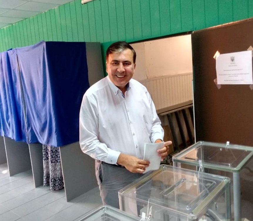 По национальному экзитполу партия Михаила Саакашвили не смогла преодолеть барьер на парламентских выборах Украины